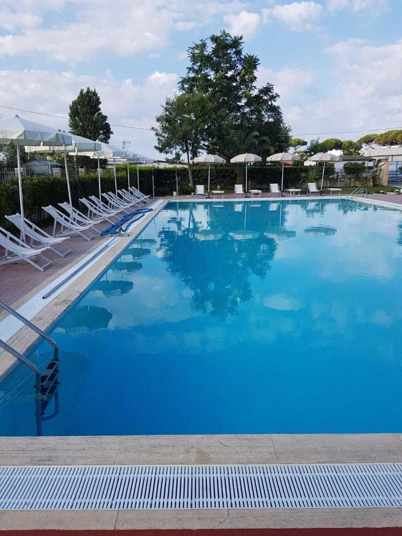 Hotel Ristorante Al Canto Delle Sirene แตร์ราชินา ภายนอก รูปภาพ