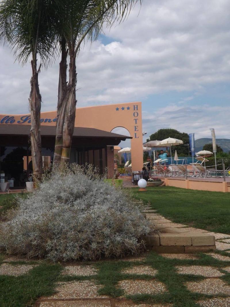 Hotel Ristorante Al Canto Delle Sirene แตร์ราชินา ภายนอก รูปภาพ