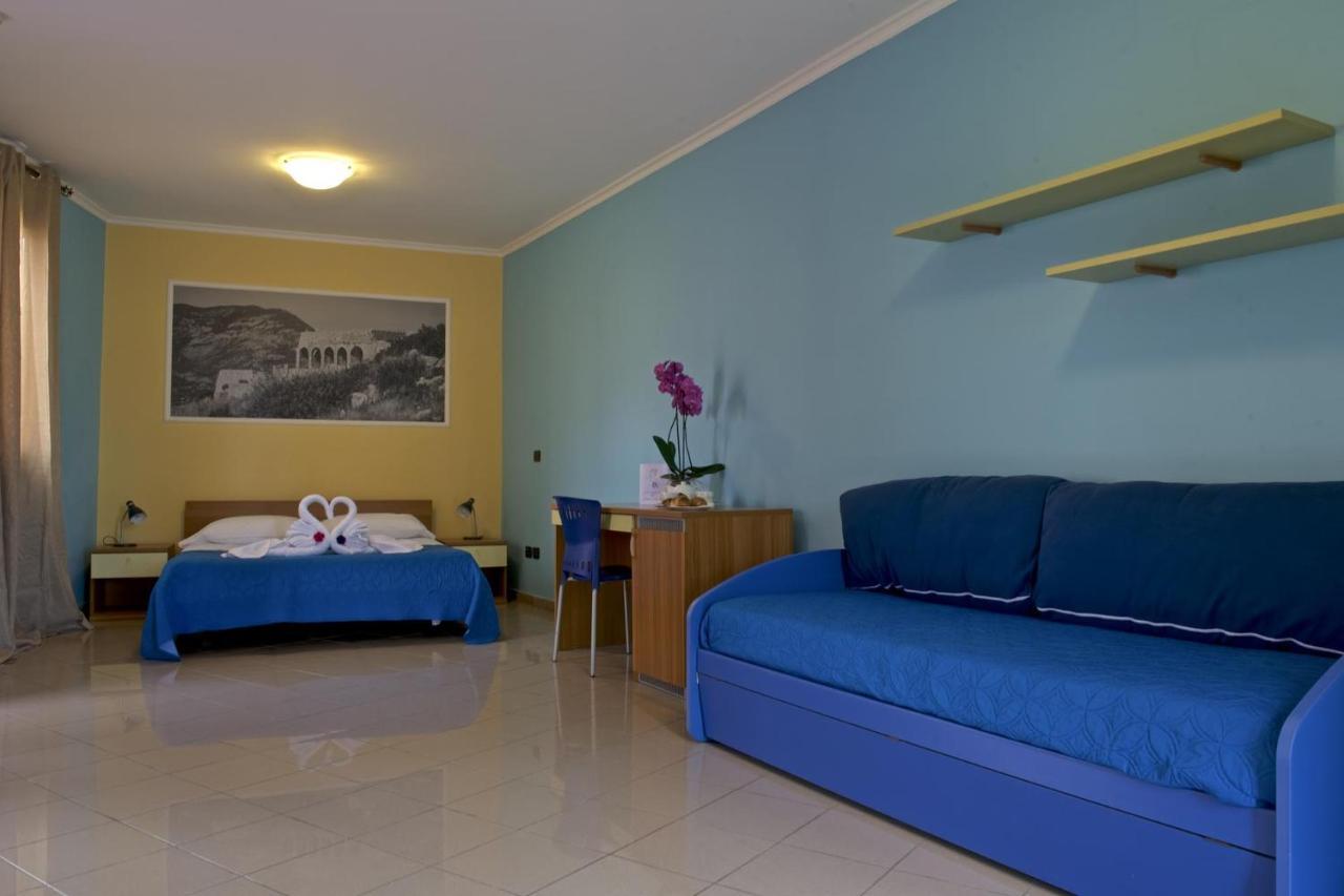 Hotel Ristorante Al Canto Delle Sirene แตร์ราชินา ภายนอก รูปภาพ