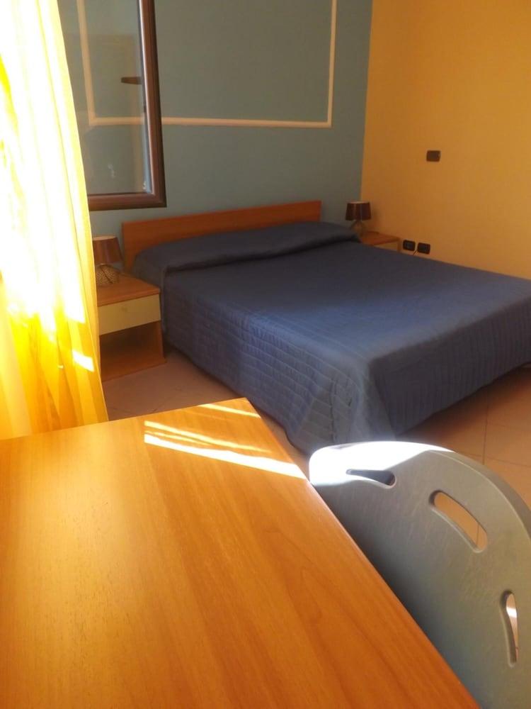 Hotel Ristorante Al Canto Delle Sirene แตร์ราชินา ภายนอก รูปภาพ