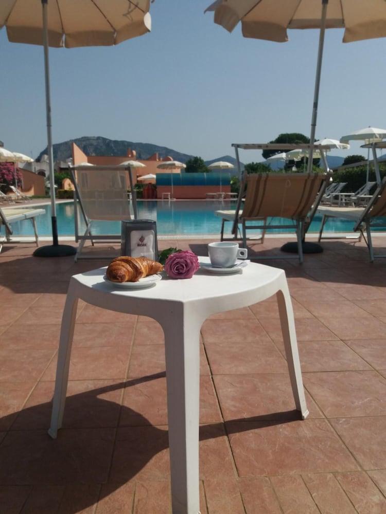 Hotel Ristorante Al Canto Delle Sirene แตร์ราชินา ภายนอก รูปภาพ